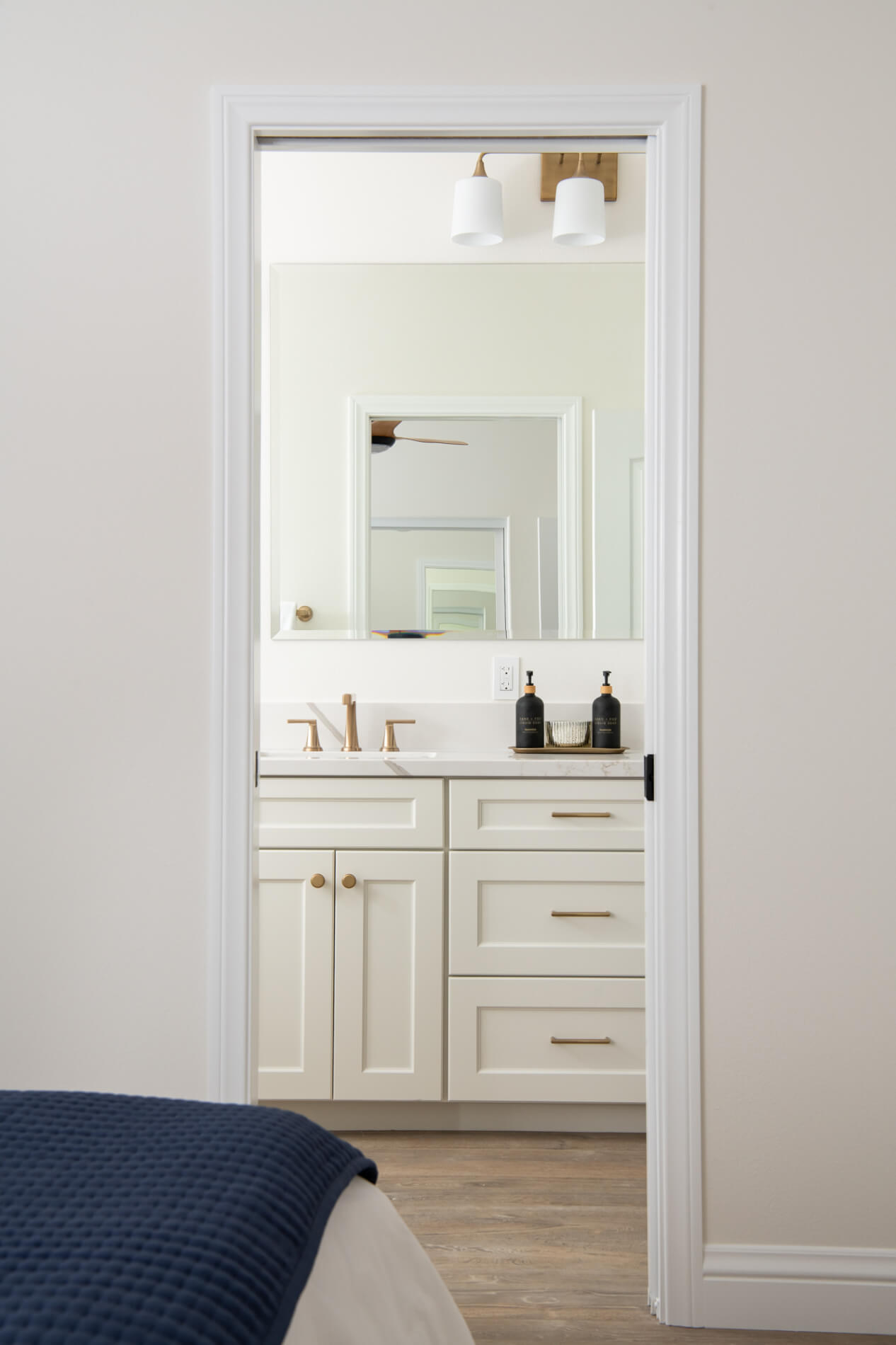 Maple-Omega-cabinets-in-Beach-House-finish