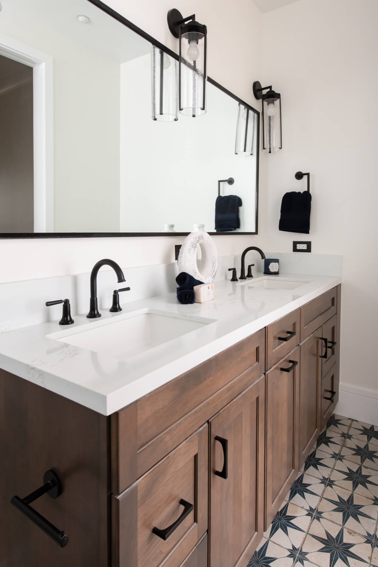 San Juan Capistrano Guest Bathroom Gets a Modern Makeover