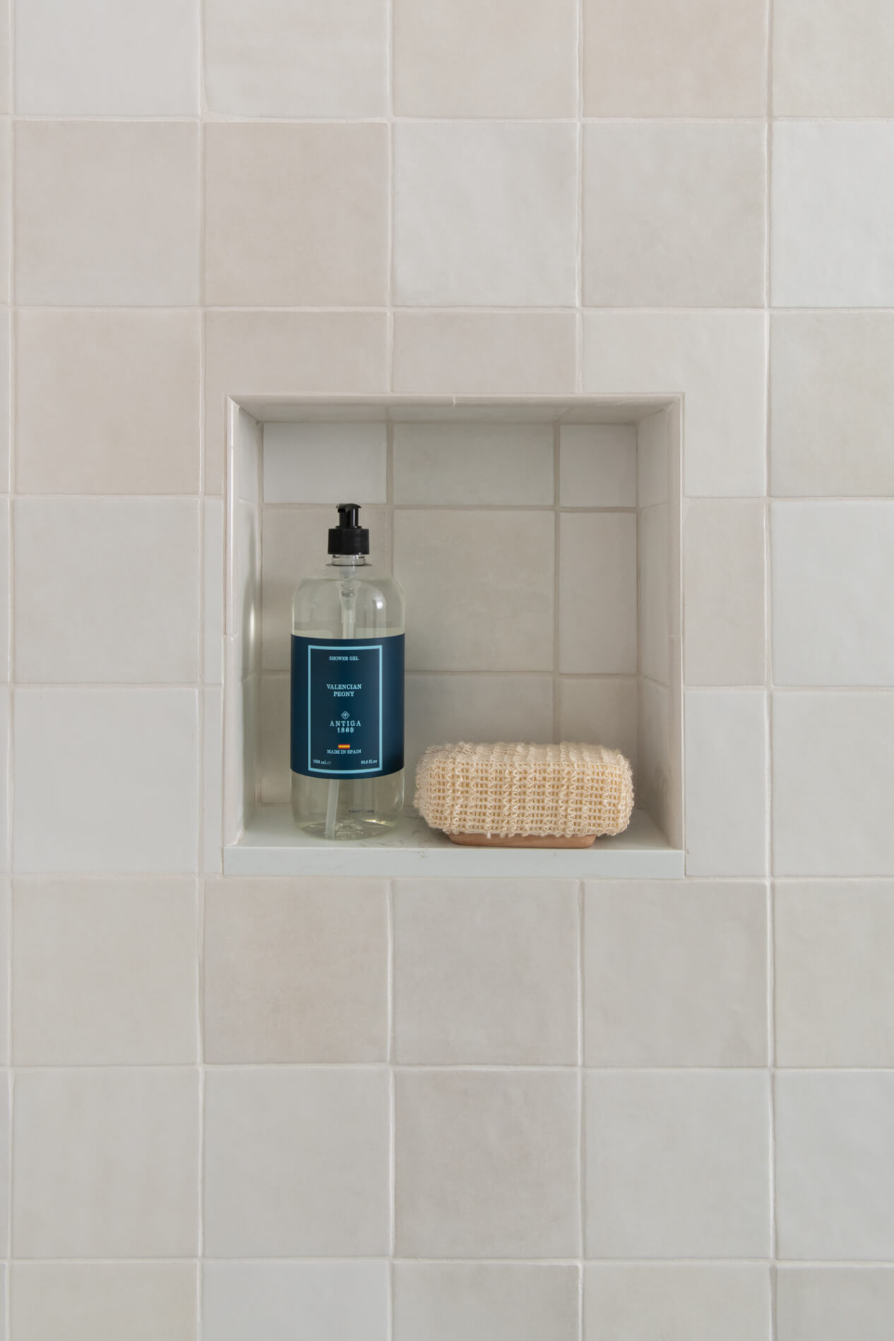 Bedrosian-chloe-white-ceramic-wall-tiles-in-staggered-pattern