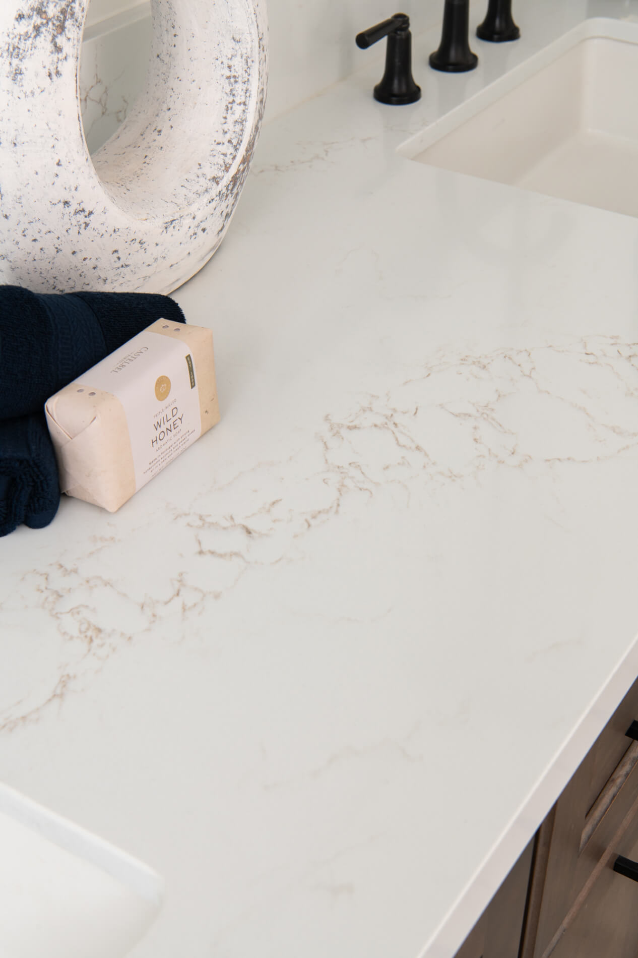 Pental-quartz-countertops-in-Statuario