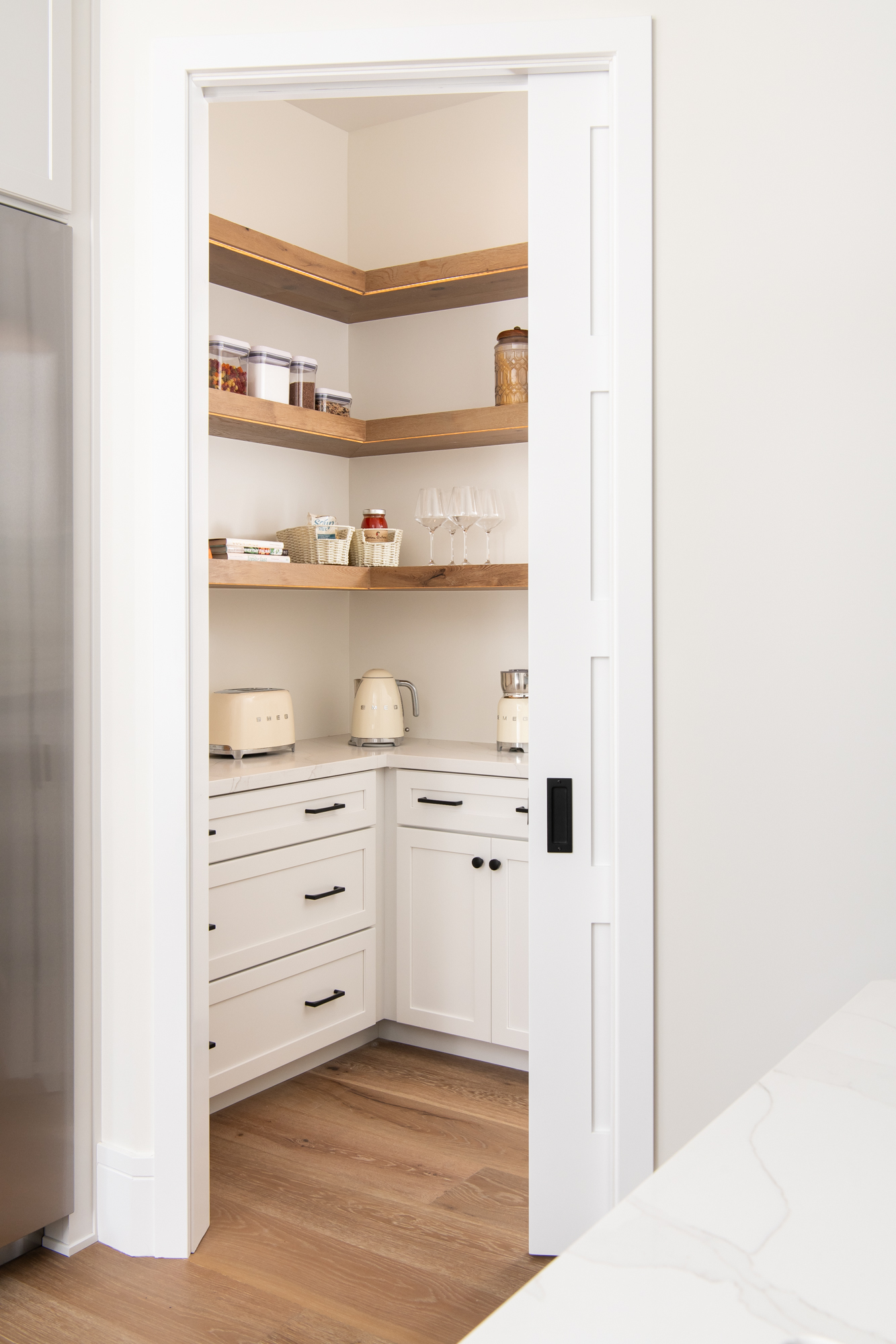 walk-in-pantry