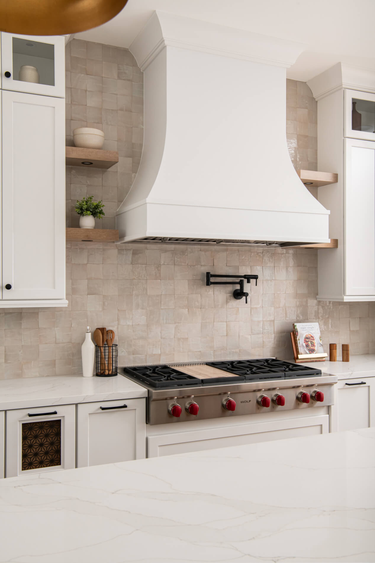 featuring-recessed-in-cabinet-and-floating-shelf-puck-lighting