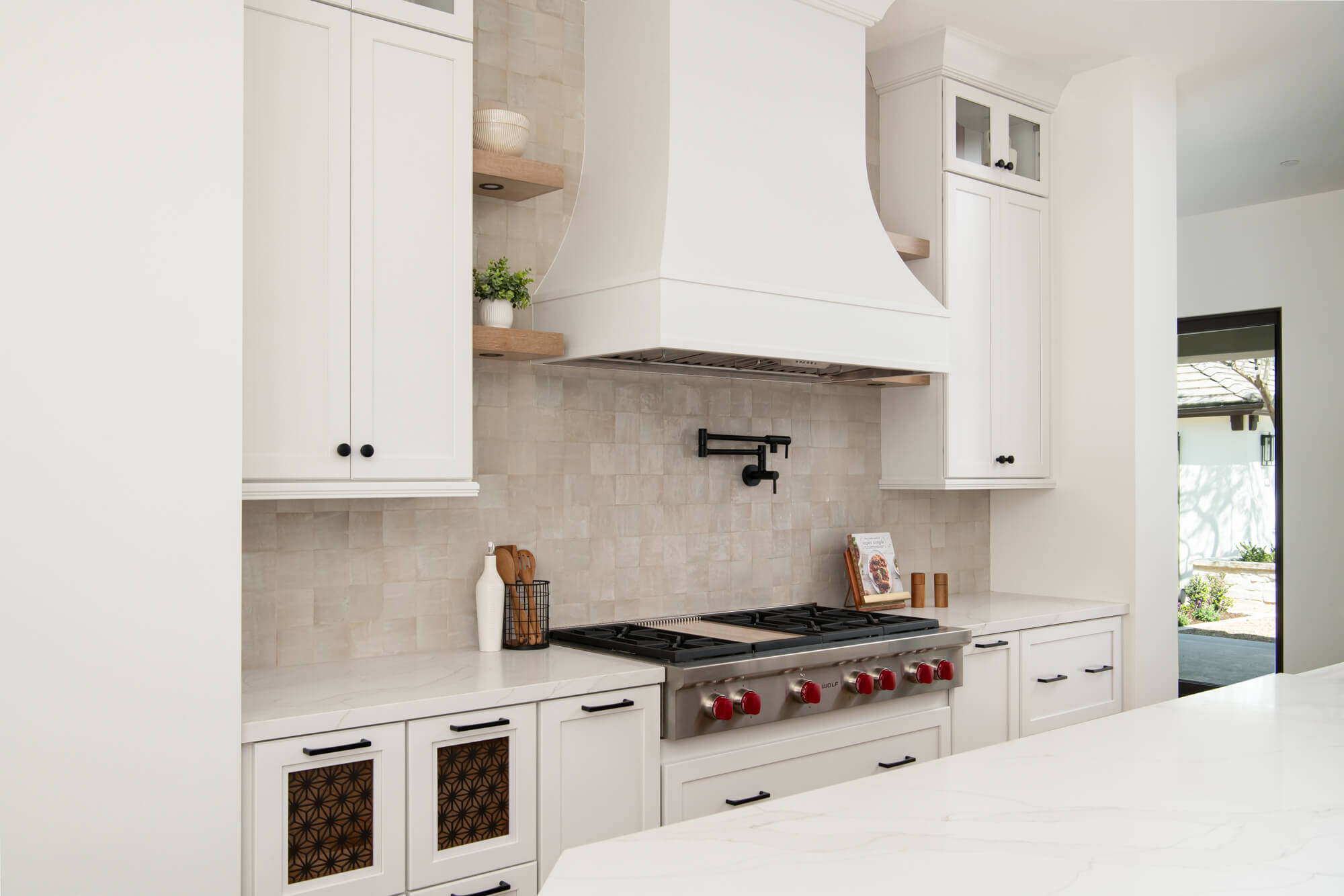 custom-curved-bell-hoodmatte-black-pot-filler