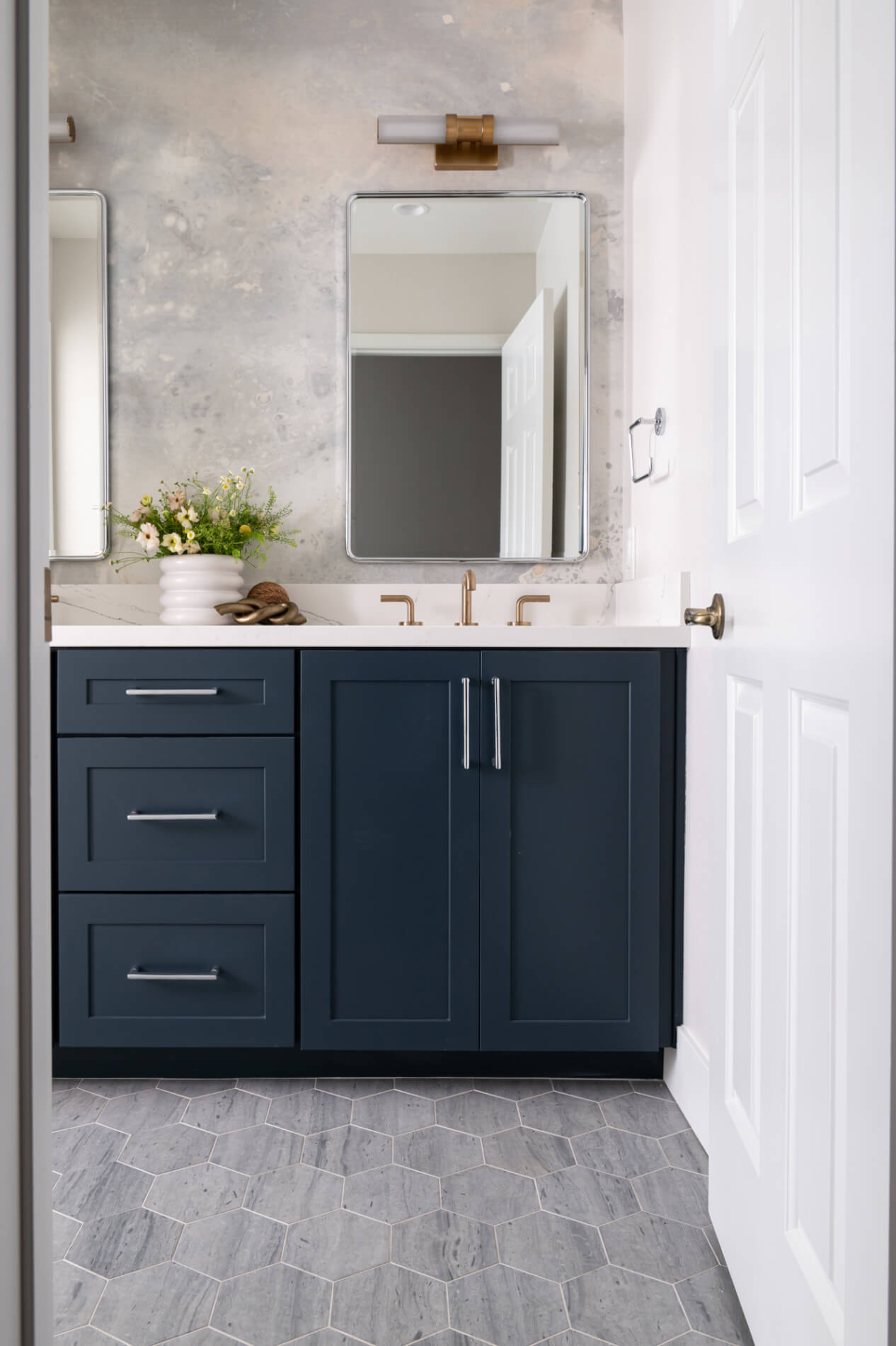 Emser-Marble-6inch-Hex-flooring-in-Blue-Oak-Marble