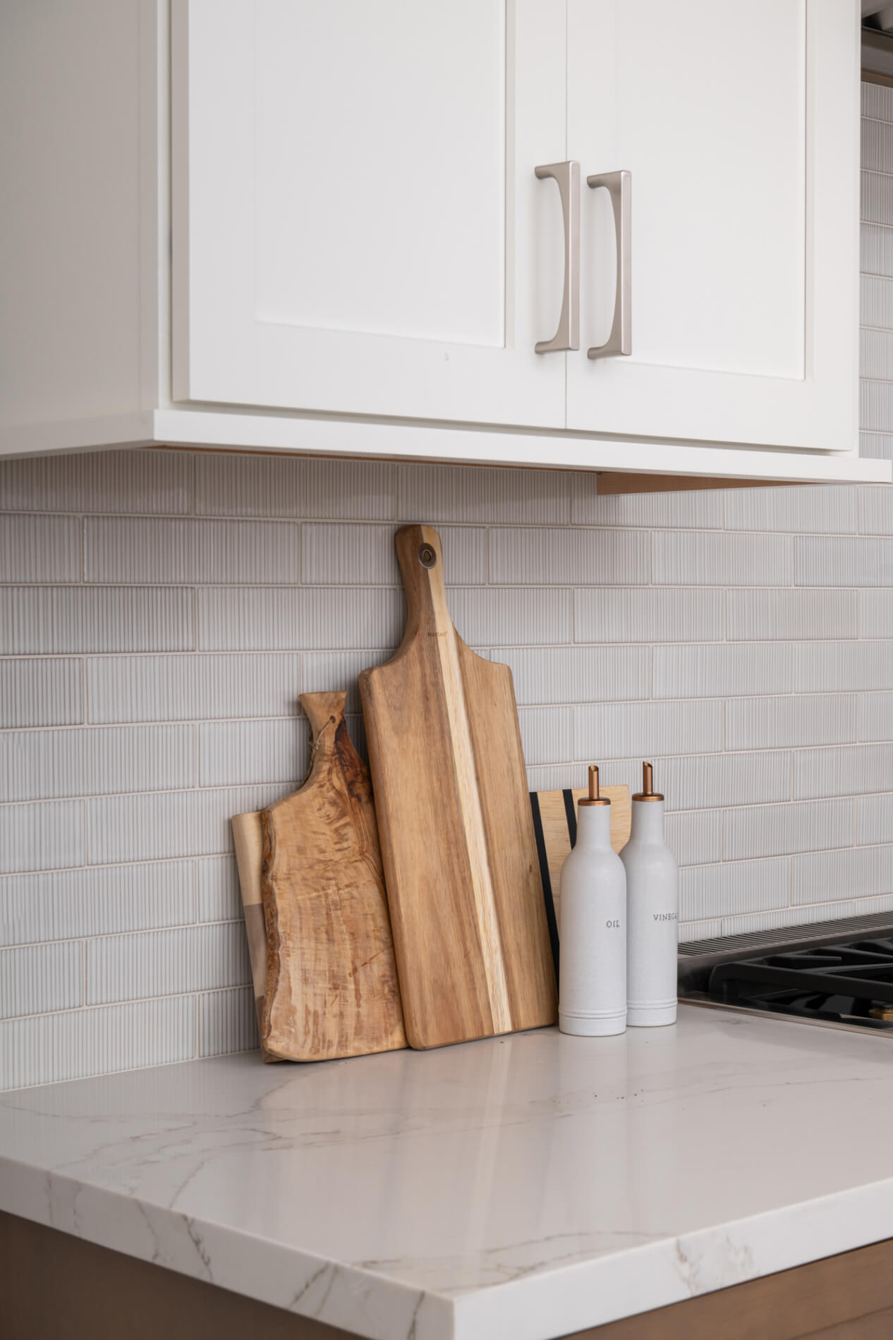 DAL-Tile-Ceramic-tile-backsplash-series-Ruvati-Remix-Color-Cream-RippleRV06