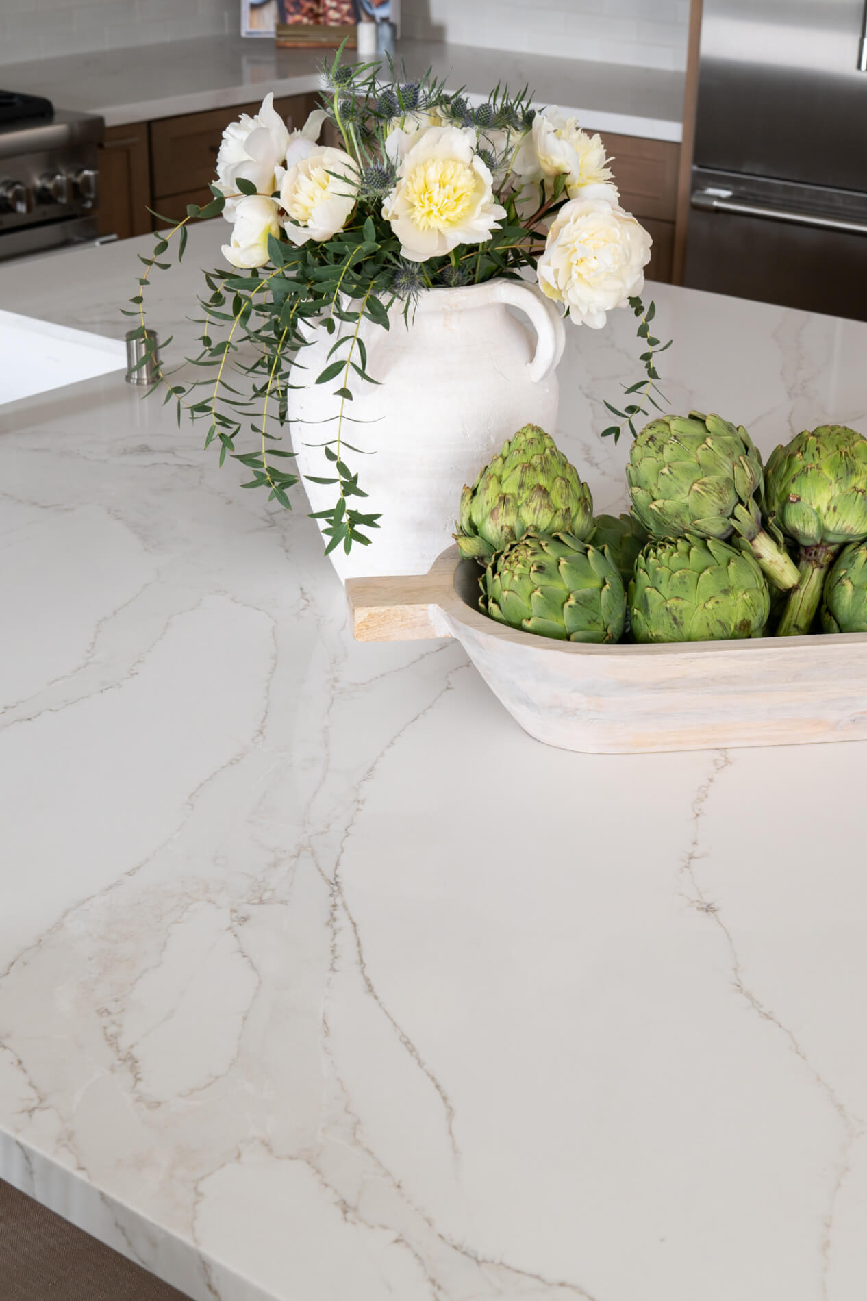 Vadara-polished-quartz-countertop-in-Phoenix-Sky-and-mitered-edge