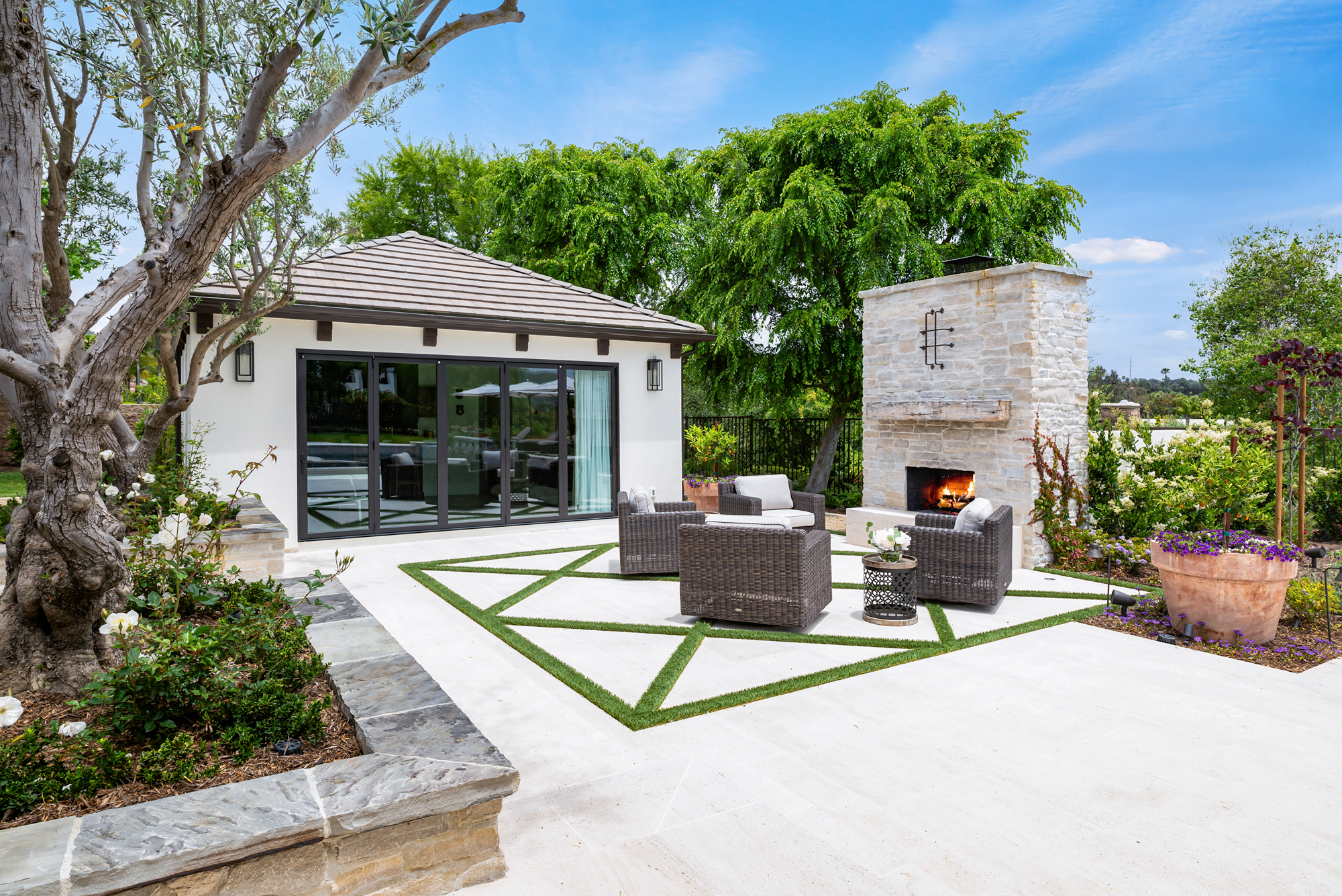 landscaping-provided-by-3rd-party