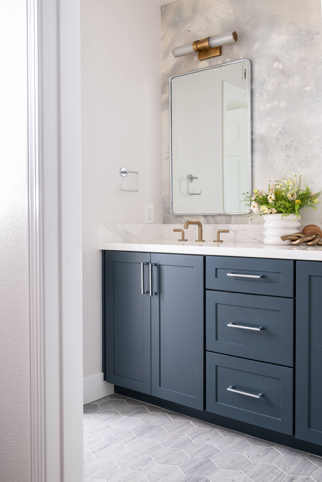 50-sq-ft-hall-bath-remodel-in-newport-beach