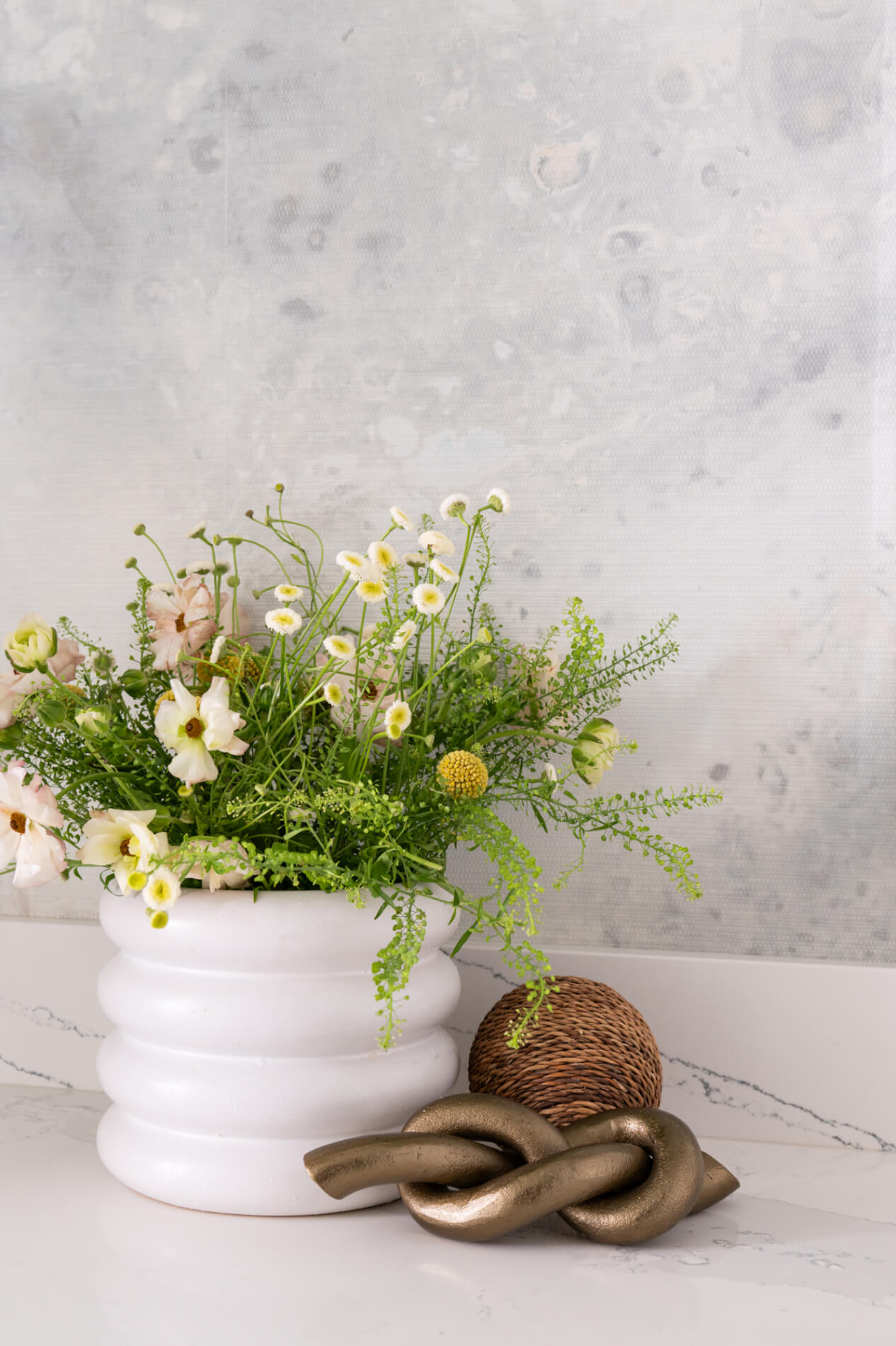 Silestone-polished-Quartz-countertop-in-Ethereal-Dusk