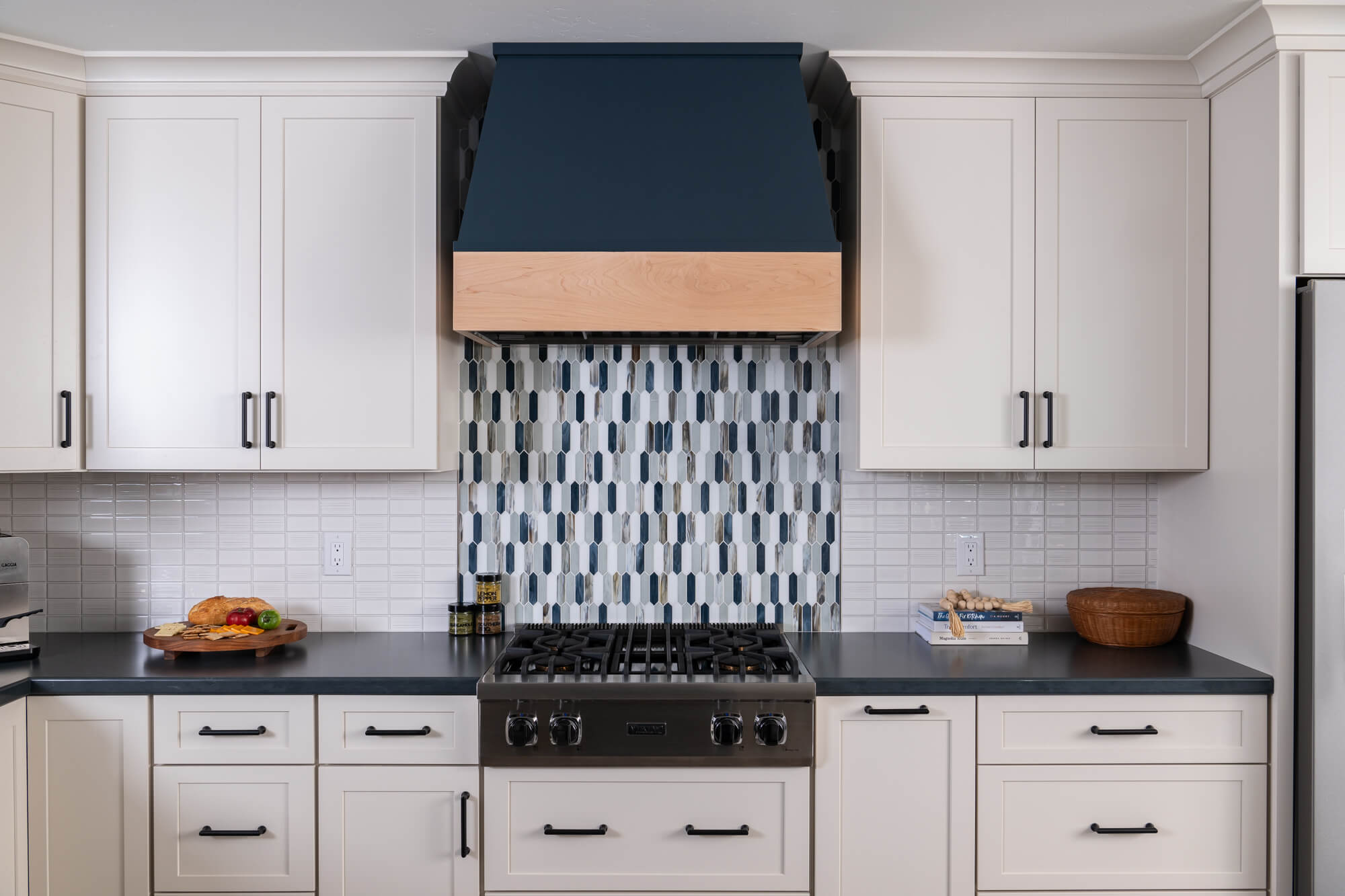 rangetop-backsplash-by-Elysium-series-Newport-color-Arrow-Beach-vertical-pattern