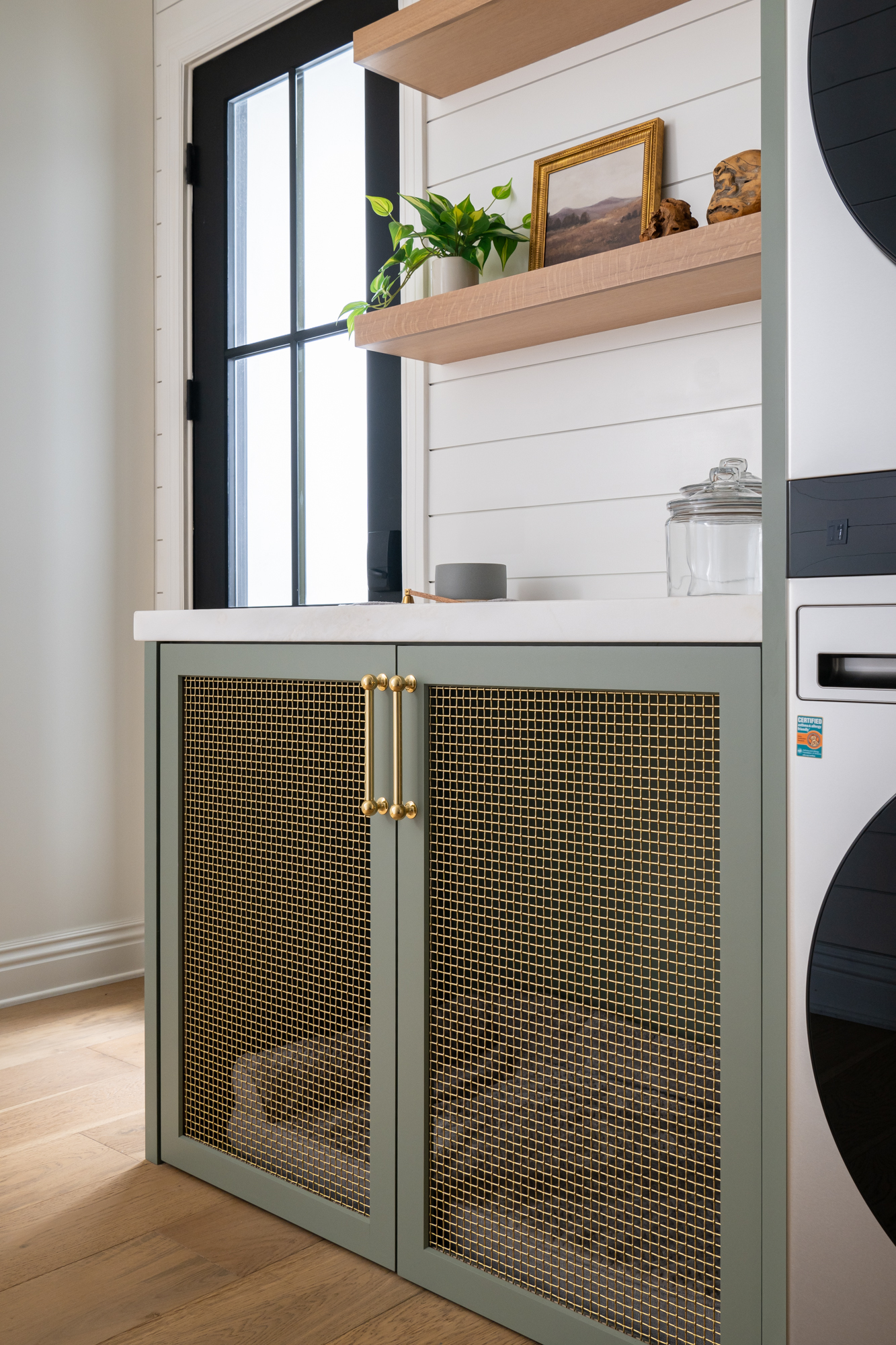 tongue-and-groove-woodwork-on-walls-in-chantilly-lace