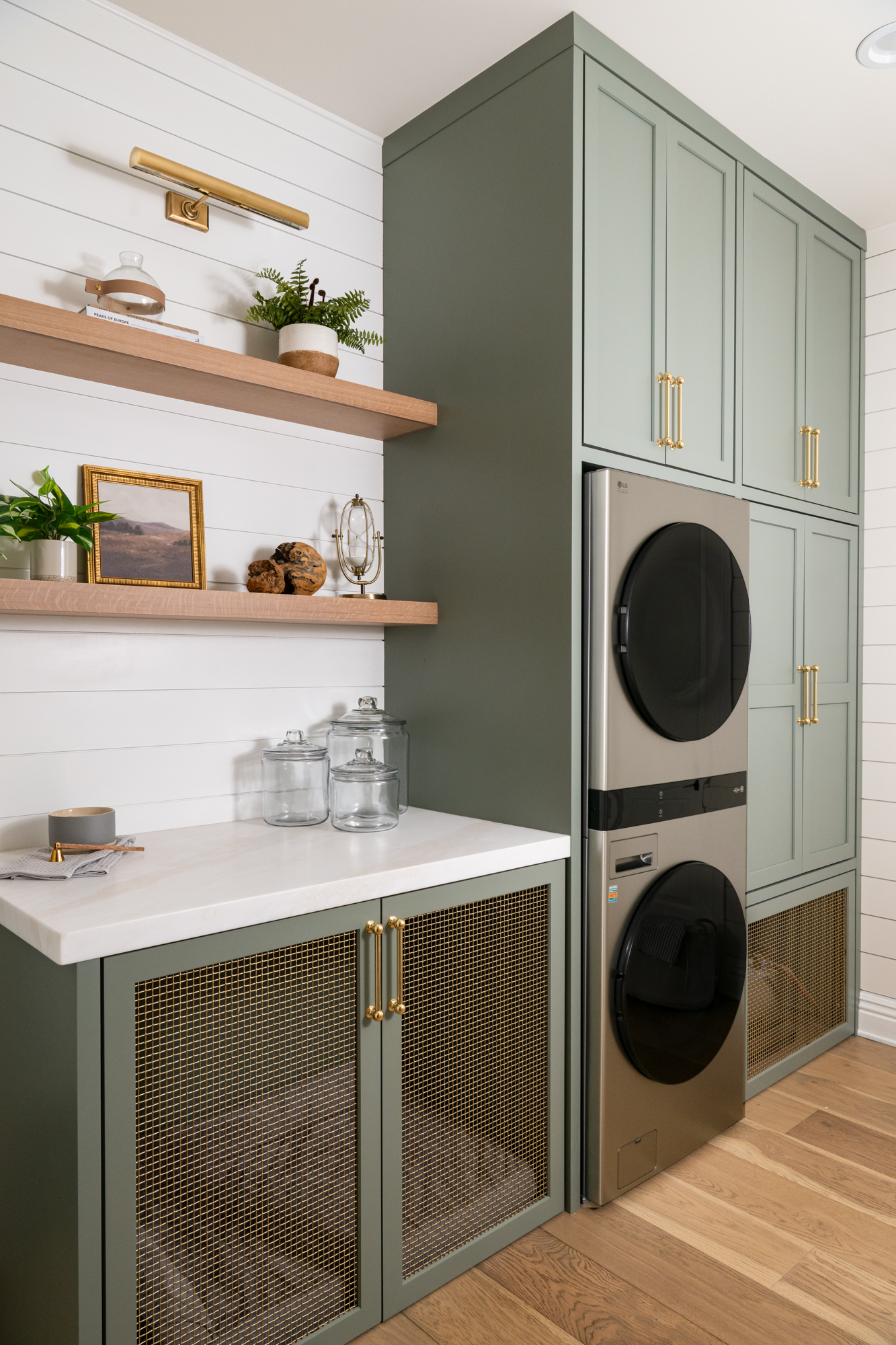 Omega-framed-shaker-style-inset-custom-cabinets-in-Carolina-Gull-with-satin-finish-and-polished-brass-handles