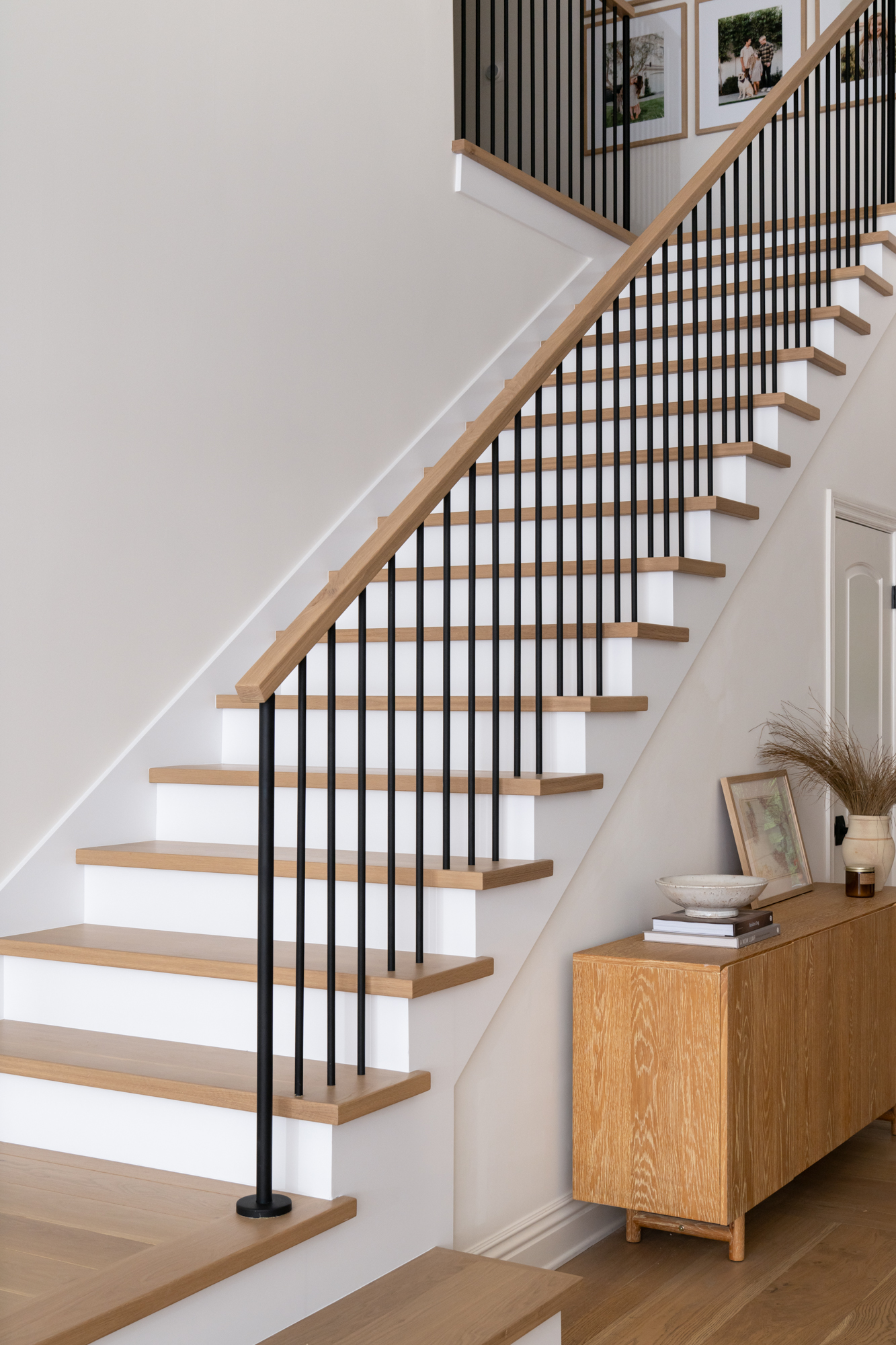 satin-black-round-iron-cylindrical-ballusters