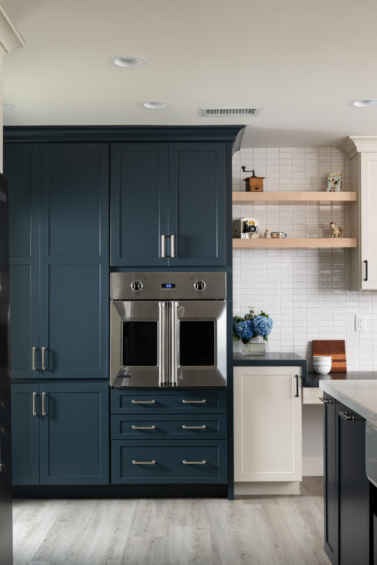 Kemper-cabinets-in-Maritime-finish