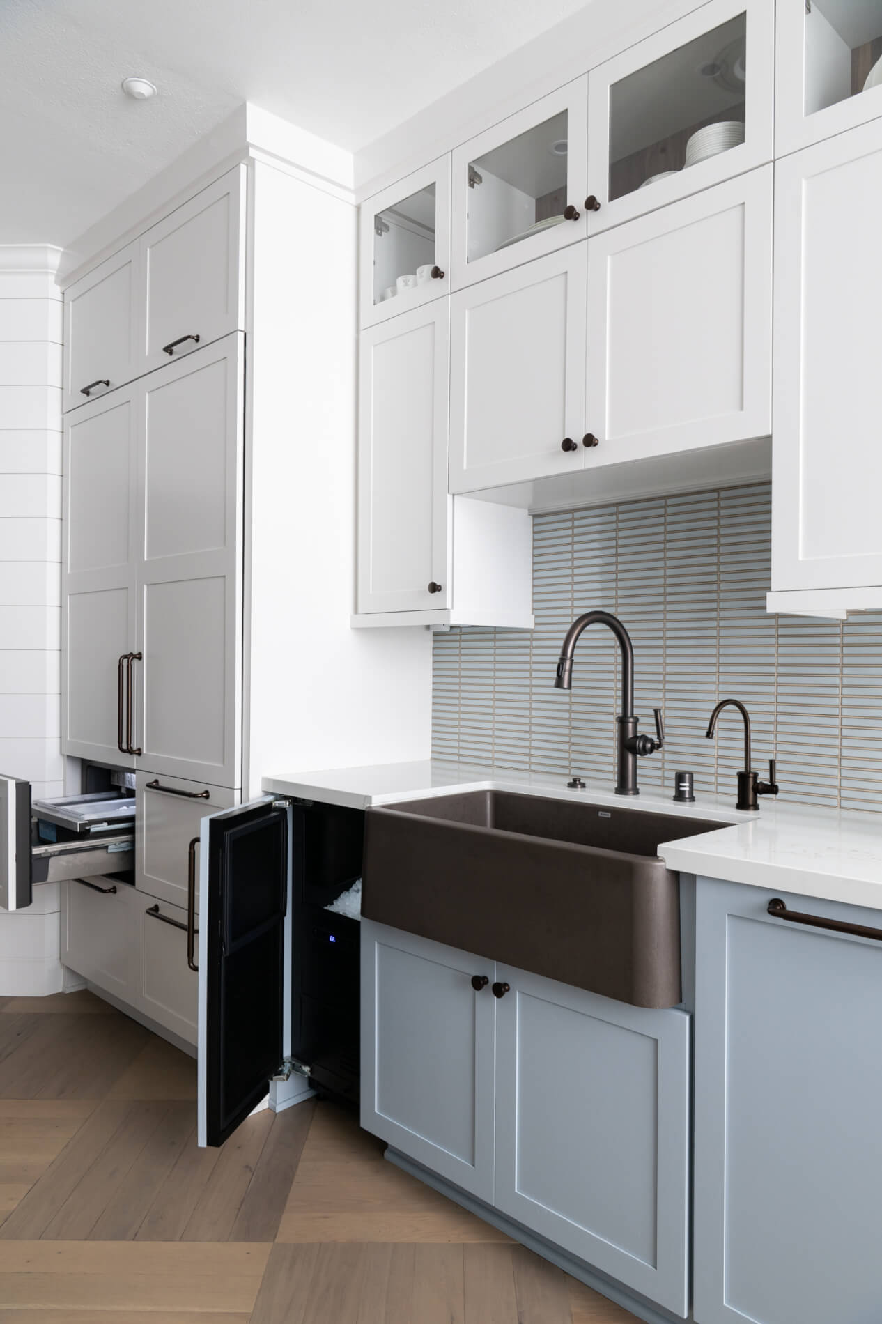 ULINE-ice-maker-with-covered-panels