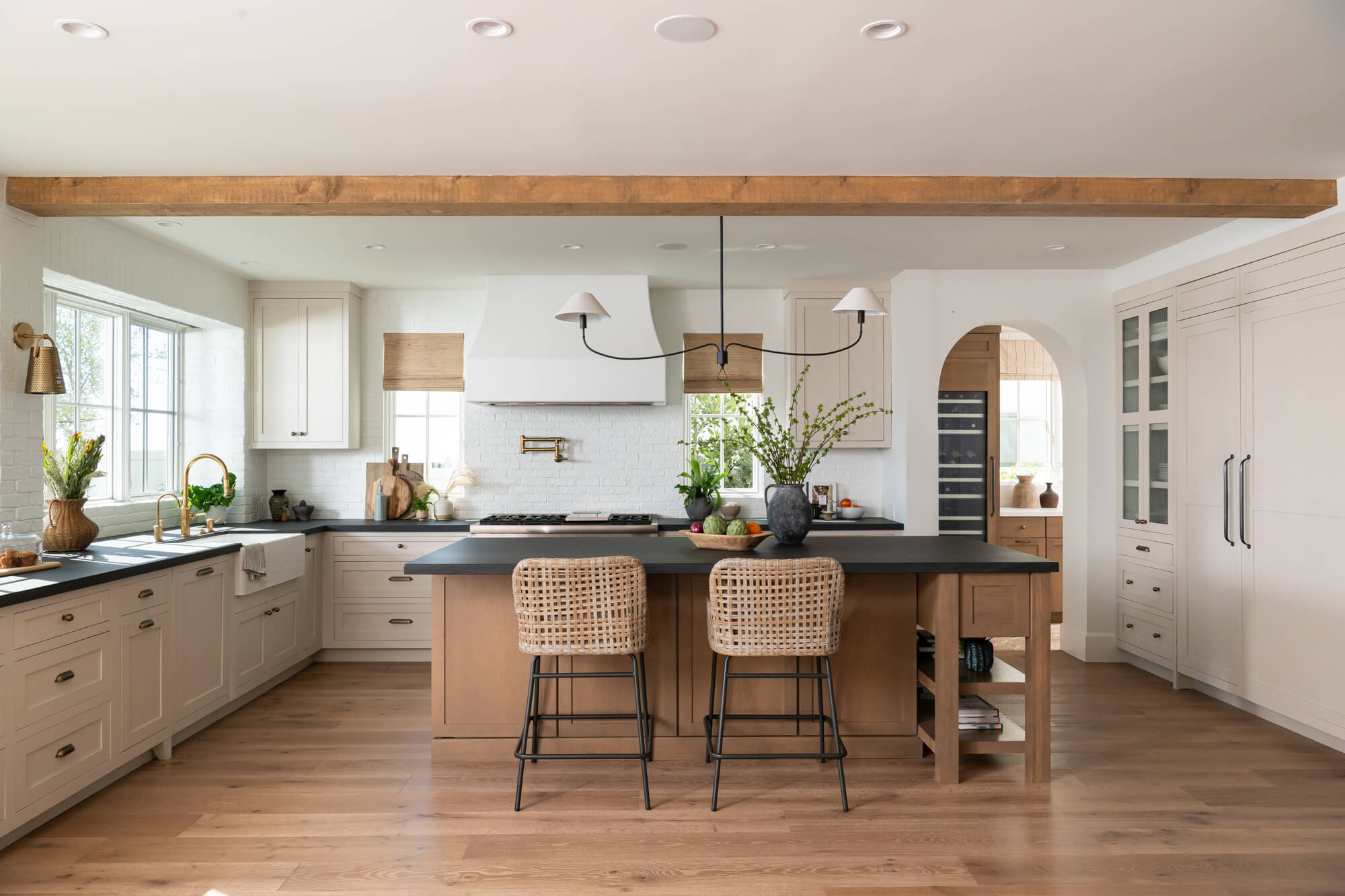 wood-beams-span-ceiling