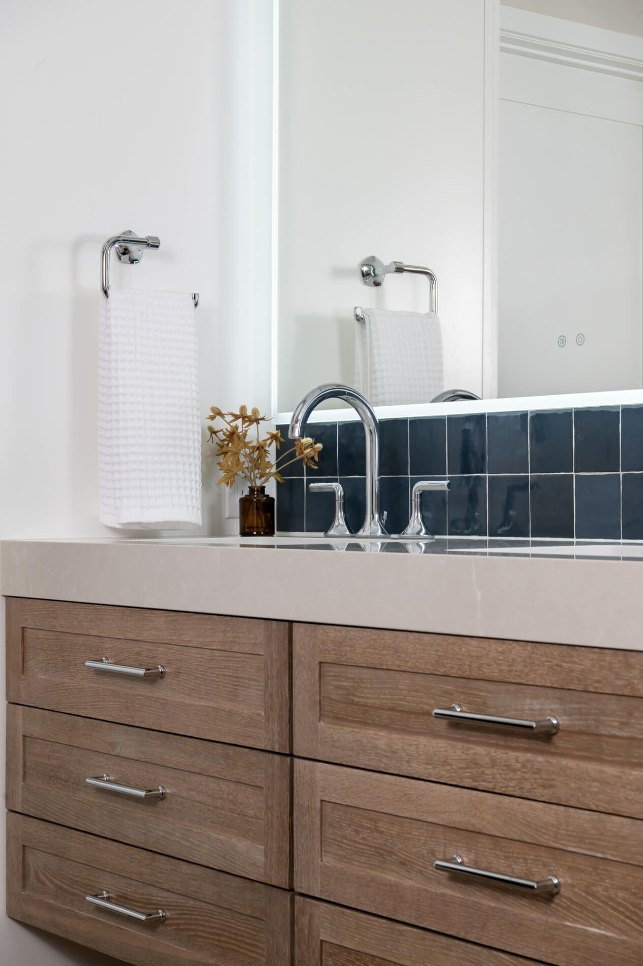 oak-omega-framed-shaker-cabinets-in-cerused-natural-finish-with-Silestone-quartz-countertops-in-polished-Desert-Silver