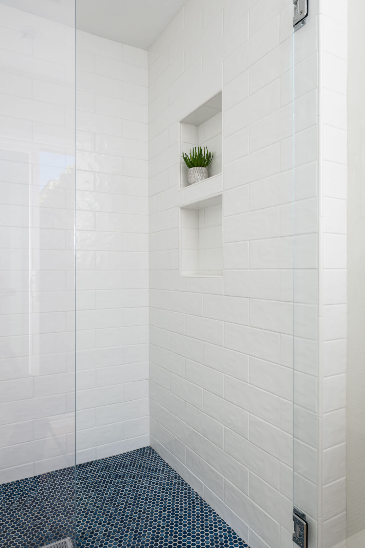 japanese-ceramic-penny-round-glossy-mosaic-shower-floor-tiles-in-lagoon