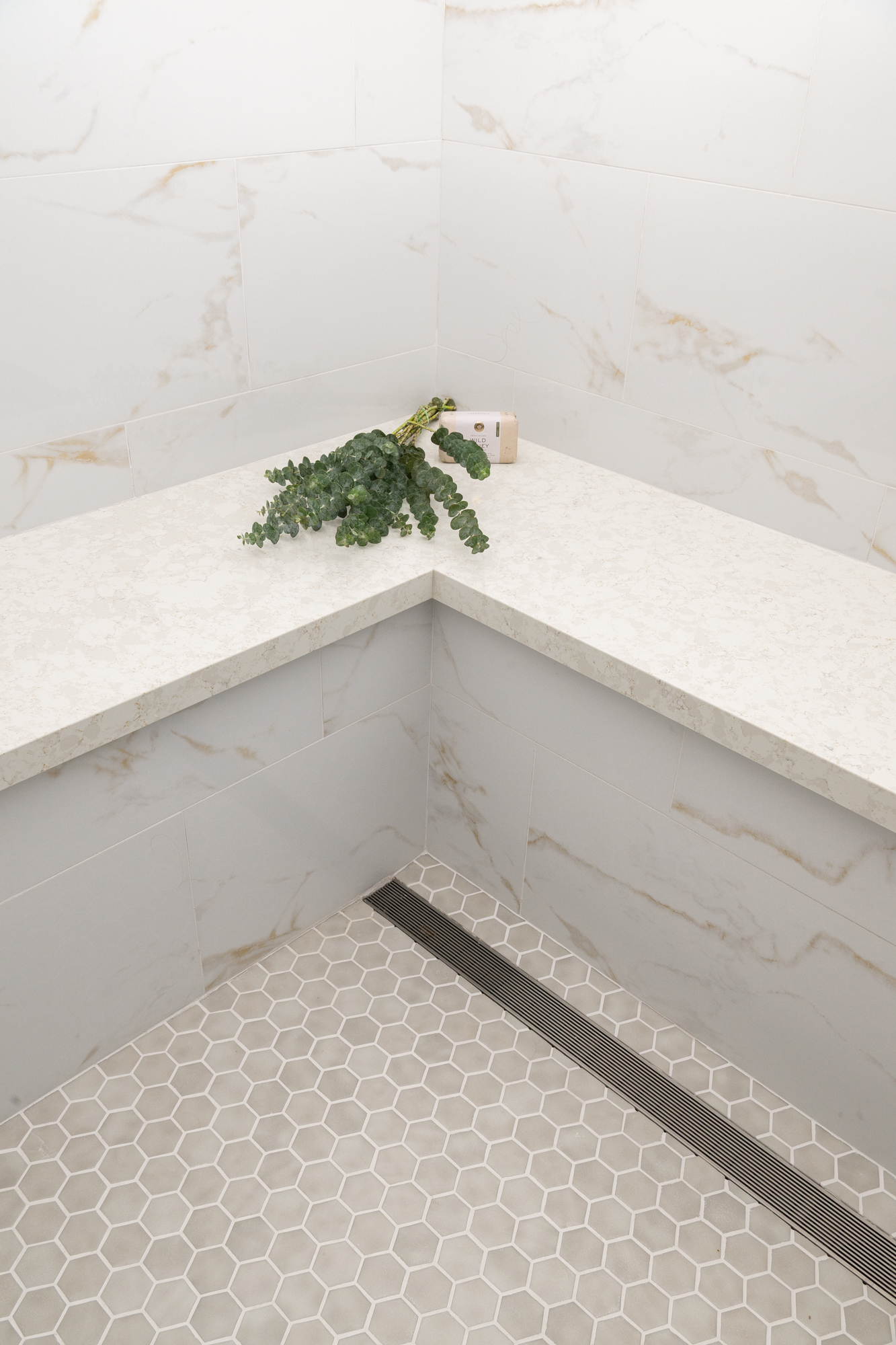 shower-flooring-by-Elysium-in-Pressed-glass-Onix-series-Stoneglass-Gainsboro-finish