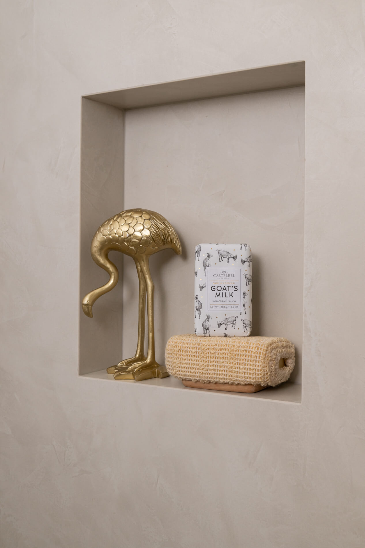 shower-walls-made-of-porcelain-composite-in-polished-Arga-finish