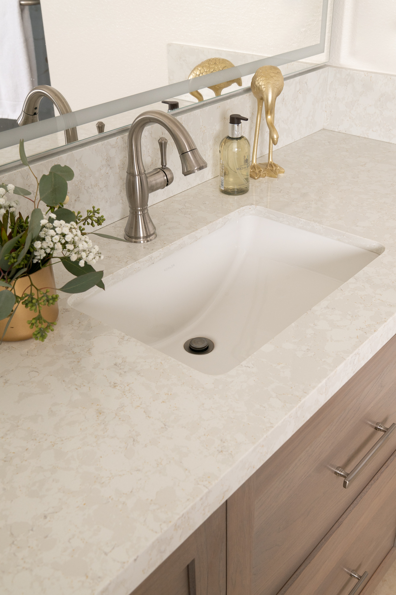 Silestone-quartz-countertops-backsplash-curb-cap-pony-wall-in-Polished-Lusso-finish