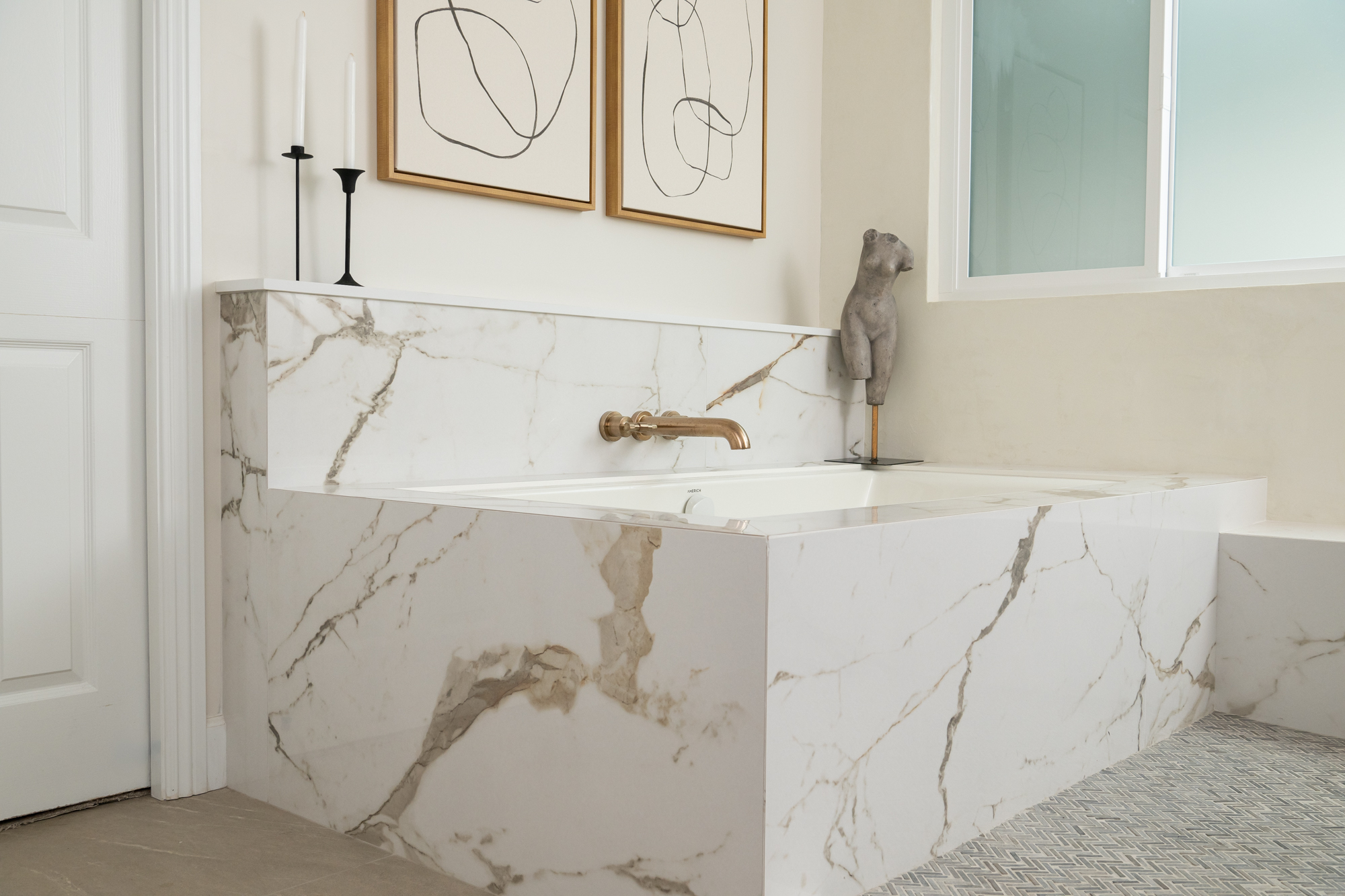 Drop-in-Rectangular-Tub-with-wall-mounted-faucet-surrounded-in-porcelain-tile-in-matte-Glossy-Origens