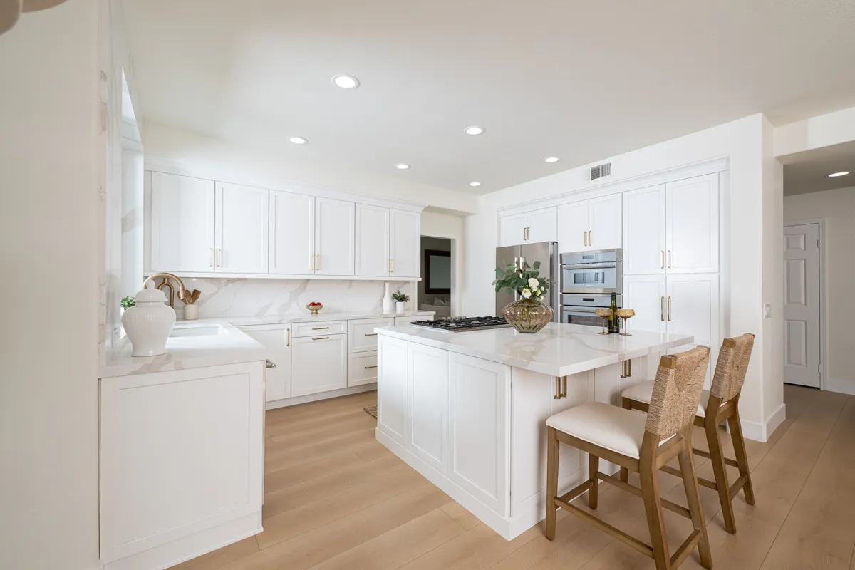 Sea-Pointe-Design-And-Remodel-Cappadocia-Waypoint-Cabinetry-in-a-Painted-Linen-finish