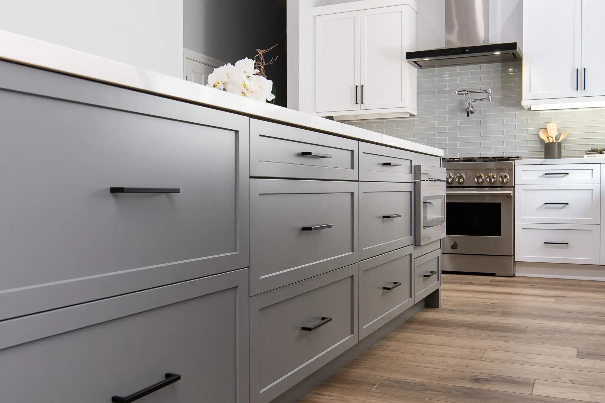 3-kitchen-craft-maple-shaker-cabinets-in-Cloud-Burst-Gray