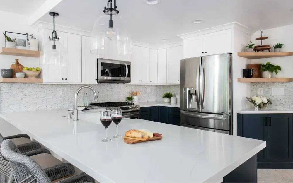 Quartz-countertops-in-Calacatta-Trevi-in-kitchen-remodel