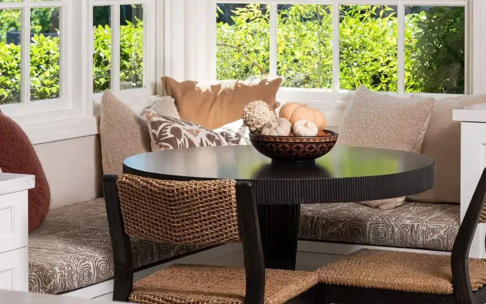 built-in-breakfast-nook