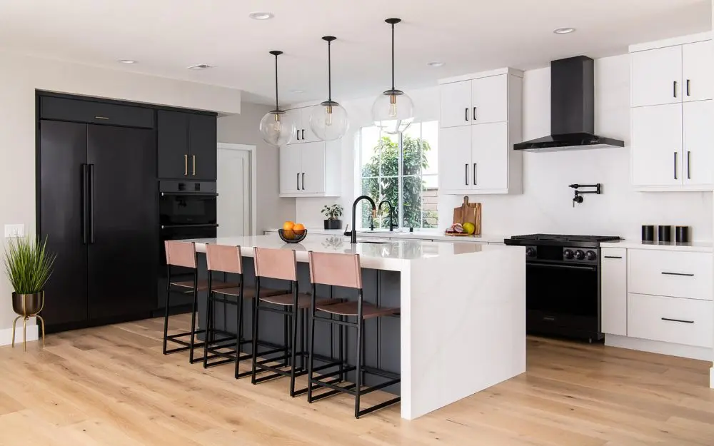 sultry-monochrome-kitchen-new-appliances