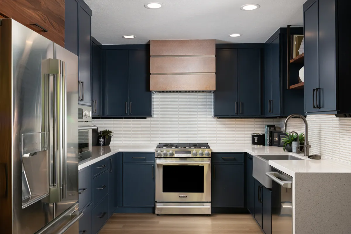 sea-pointe-design-and-remodel-featuring-Waypoint-Maple-cabinetry-in-Painted-Navy-with-shaker-cabinets-with-hidden-undercabinet-power-strips