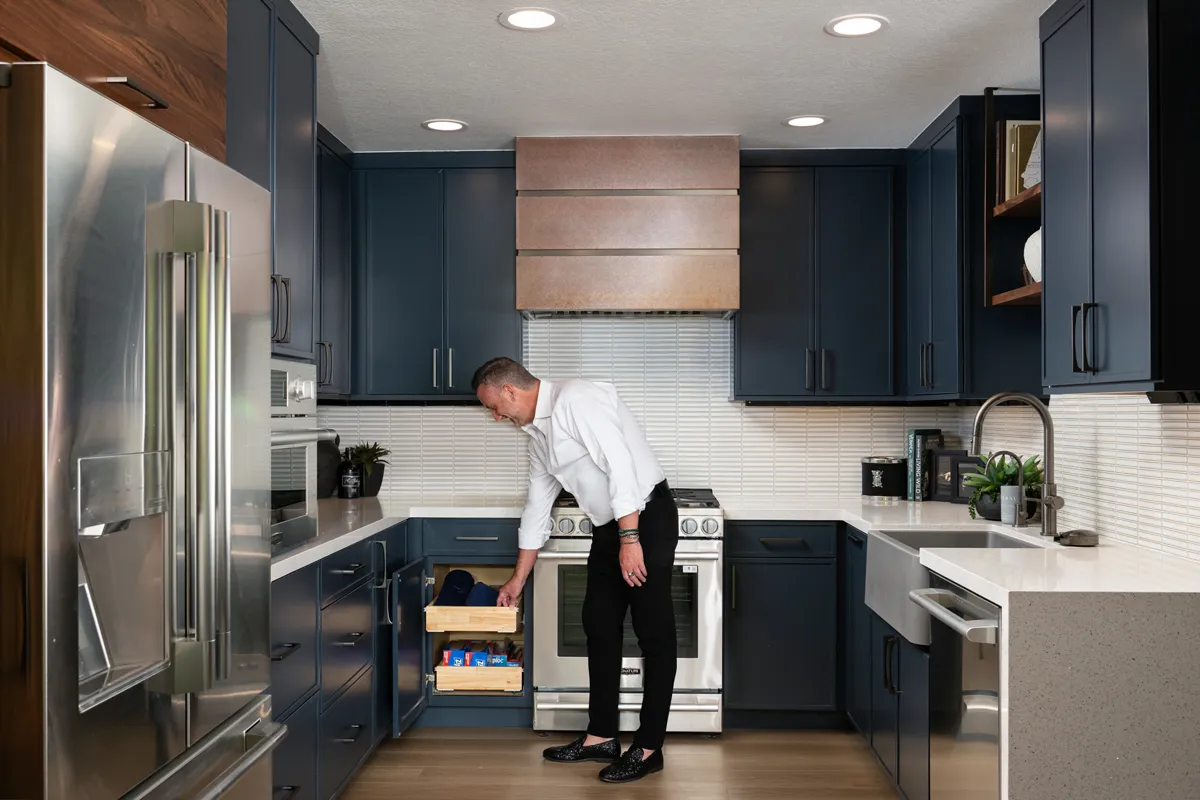 sea-pointe-design-and-remodel-Wayoint-cabinetry-features-custom-drawer-design