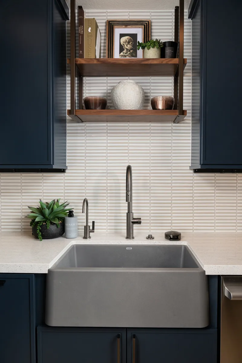 sea-pointe-design-and-remodel-farmhouse-single-bowl-kitchen-sink-in-metallic-gray-with-pull-down-high-spout-kitchen-faucet-in-graphite