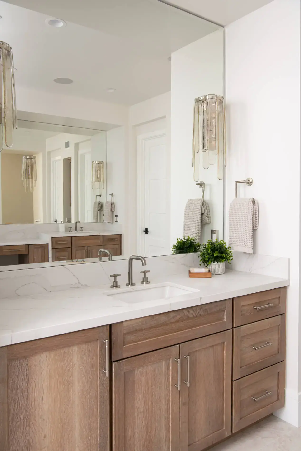 Pental-quartz-stone-countertops-in-Statuario-white