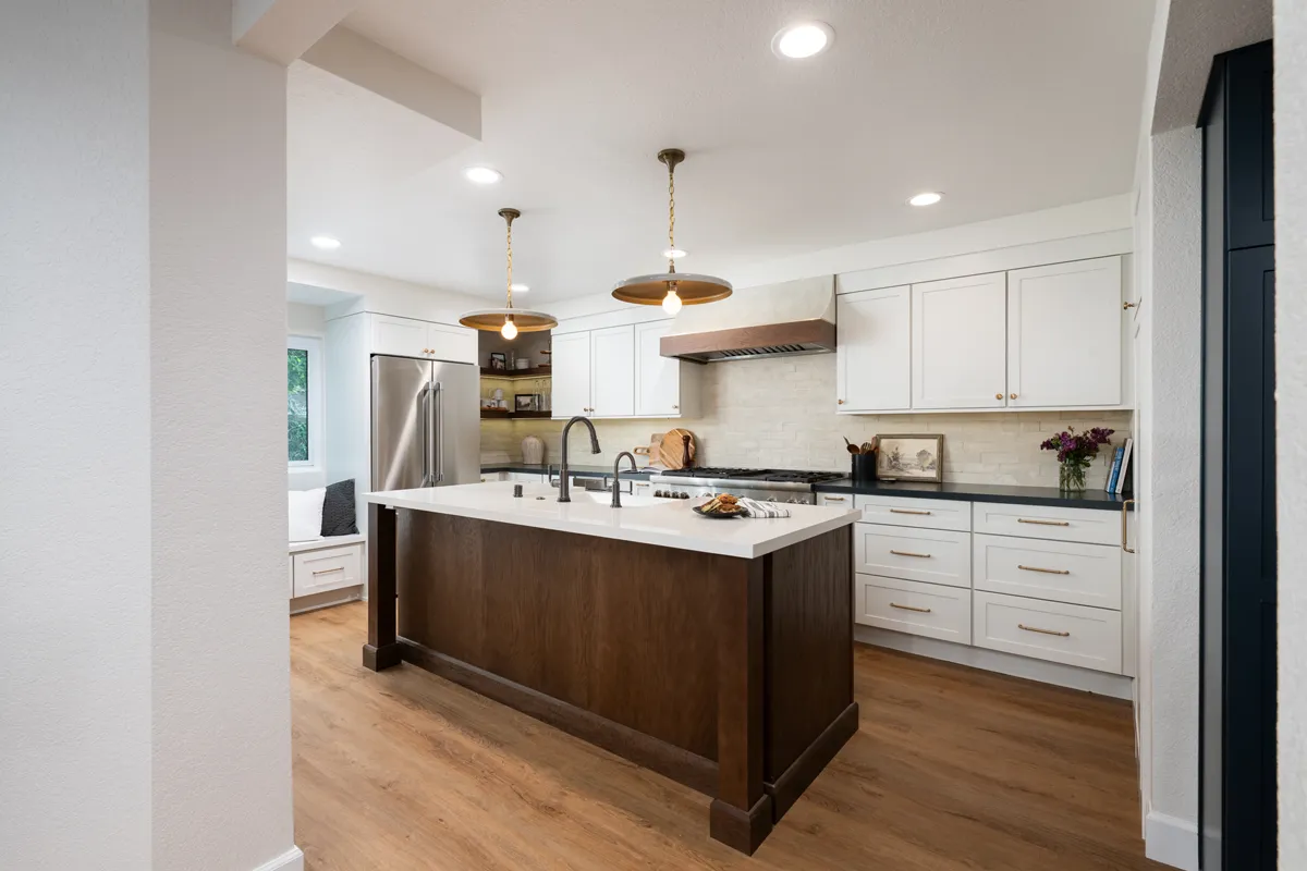 11-Sea-Pointe-Design-and-Remodel-island-Kemper-maple-shaker-cabinetry-in-Kanga-finish-and-honey-bronze-pulls