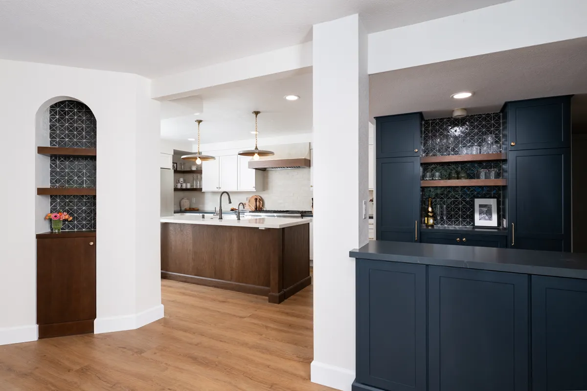 14-Sea-Pointe-Design-and-Remodel-bar-and-corner-niche-with-glazed-ceramic-Zellige-tiles-in-charcoal