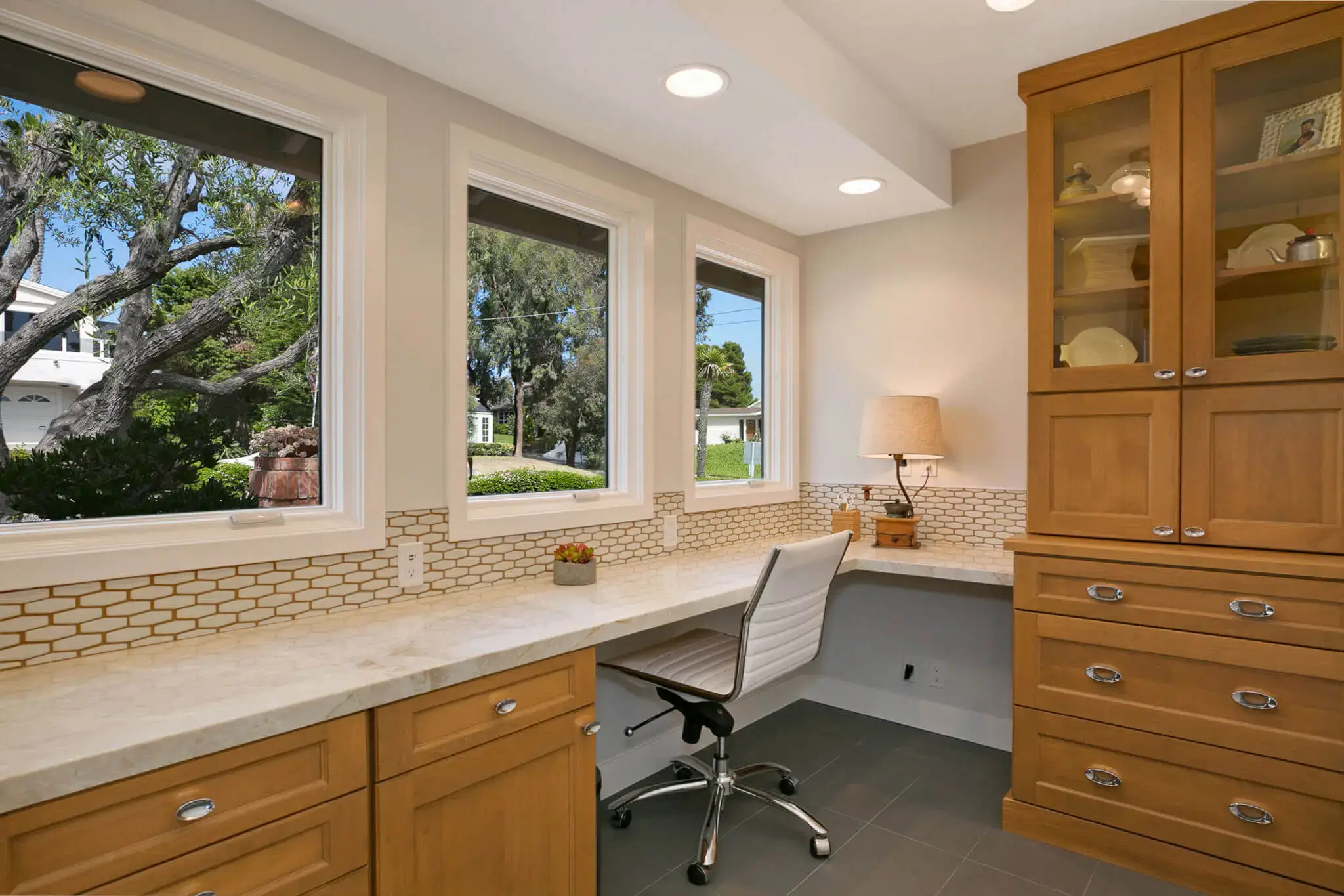 Custom home office in kitchen - Custom Home Designs