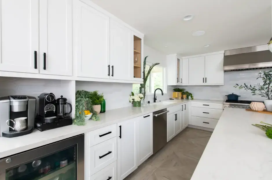 glass-overlay-cabinets-mission-viejo