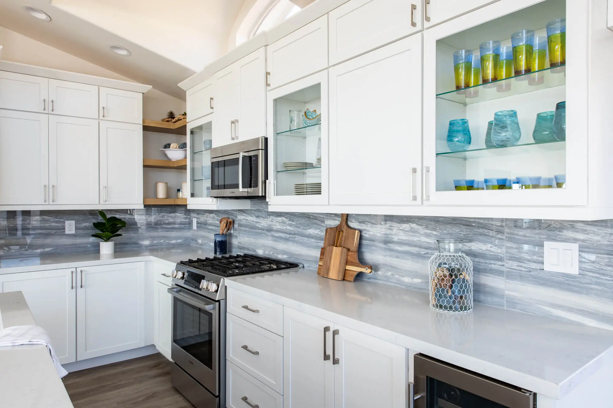 Laguna-Beach-kitchen-remodel-with-beach-design-inspiration