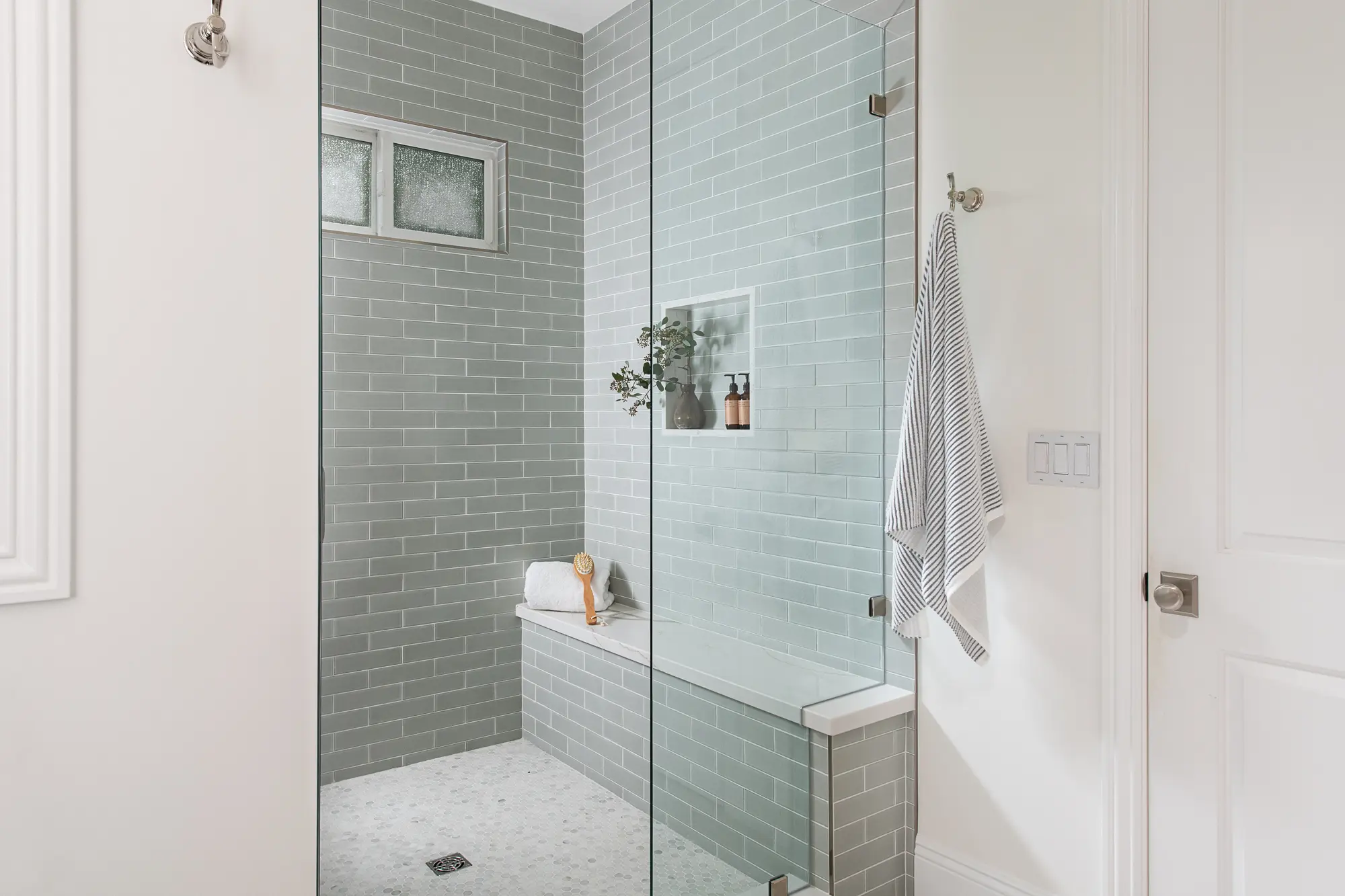 shower-bench-towel-hooks