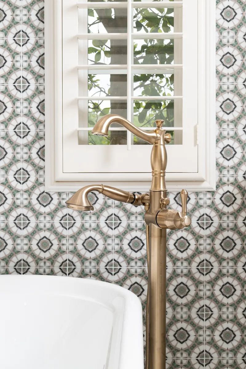 Sea-Pointe-Design-And-Remodel-Champagne-bronze-floor-mount-tub-filler-with-handshower