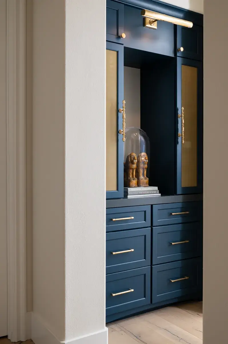 Sea-Pointe-Design-and-Remodel-coffee-bar-with-quartz-countertop-in-charcoal-soapstone