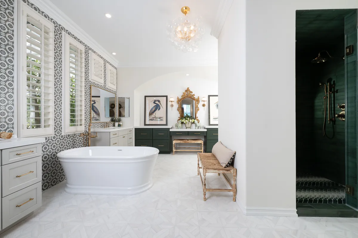 Sea-Pointe-Design-And-Remodel-white-porcelain-bathroom-flooring