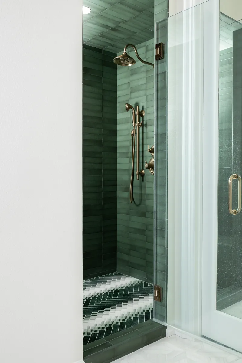 Sea-Pointe-Design-And-Remodel-custom-clear-glass-shower-door-with-through-the-glass-brushed-bronze-handle