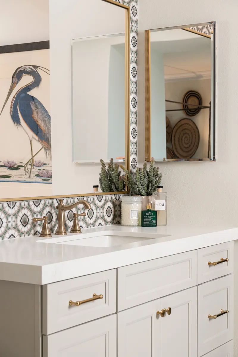Sea-Pointe-Design-And-Remodel-sink-vanities-by-Waypoint-cabinetry-in-Painted-Harbor-finish