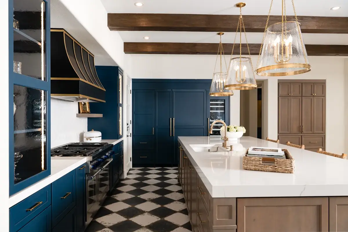 Sea-Pointe-Design-and-Remodel-undermount-single-bowl-workstation-sink-with-luxe-gold-single-hangle-pull-down-faucet-built-into-island