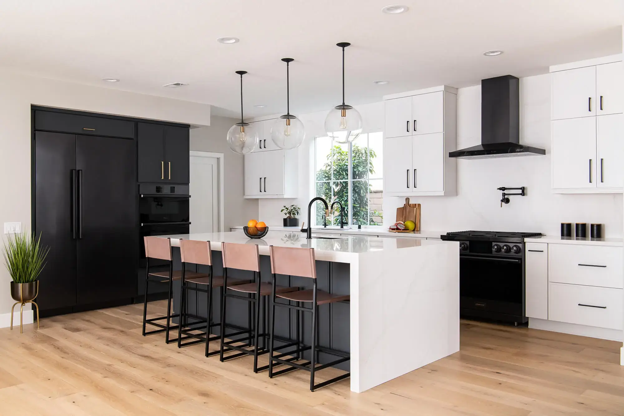 sultry-monochrome-kitchen-new-appliances