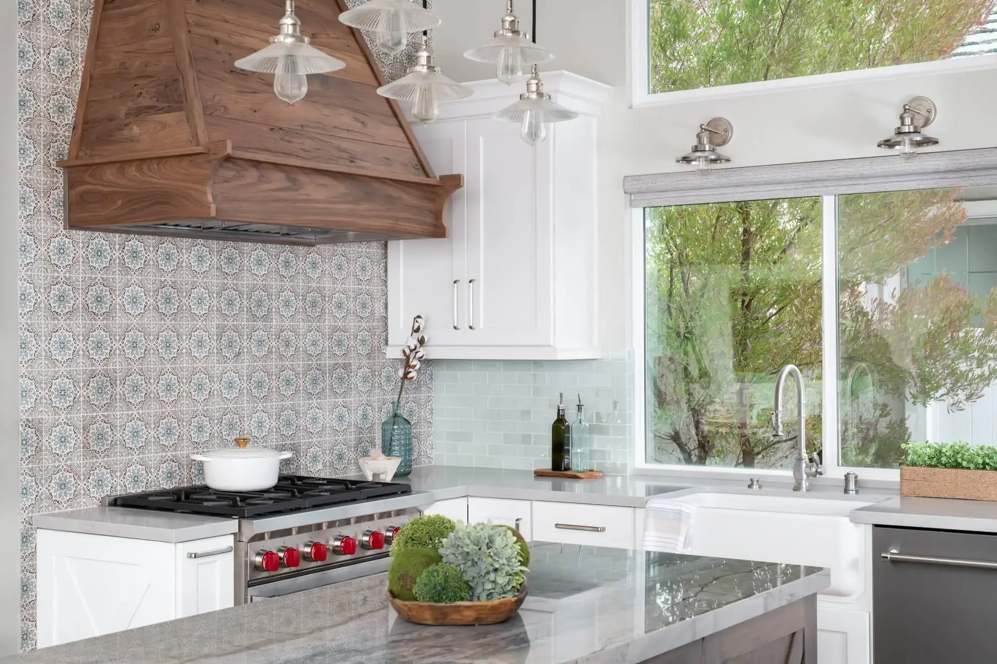 Accent til wall and glass tile backsplash