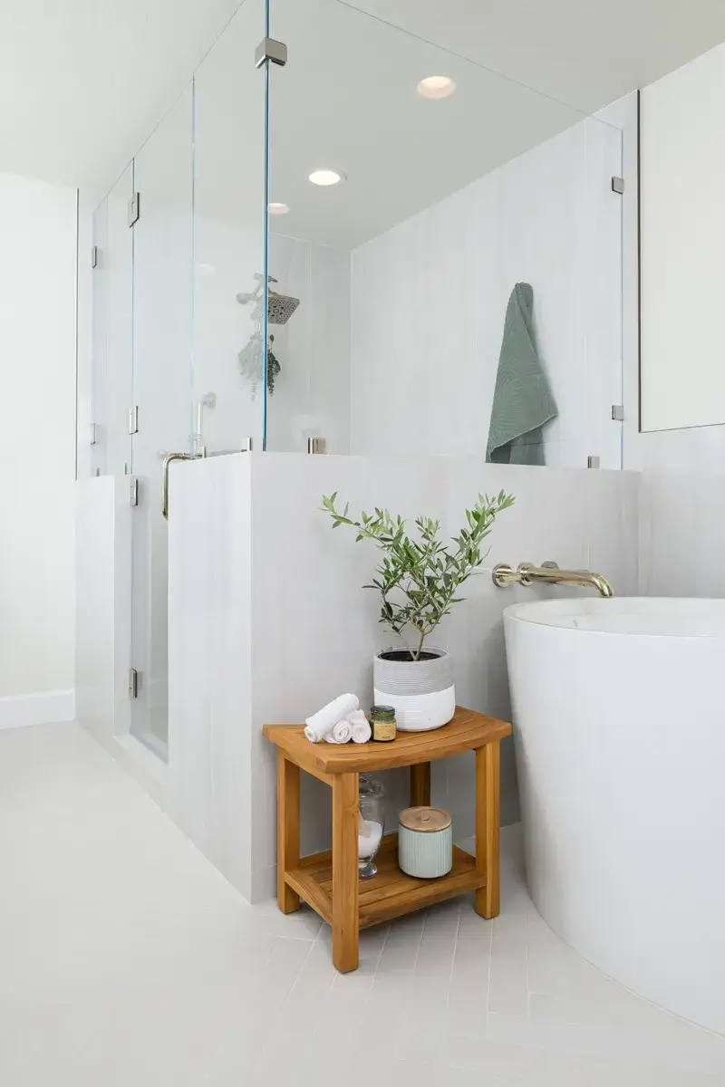 sea-pointe-design-and-remodel-Porcelain-tile-flooring-in-matte-white